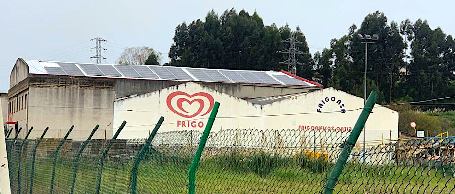 Fotografía de la instalación fotovoltaica en el edificio de Frigorsa
